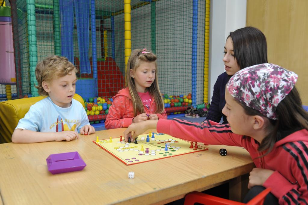 Kinder- Und Familienhotel Nockalm Innerkrems Exteriör bild