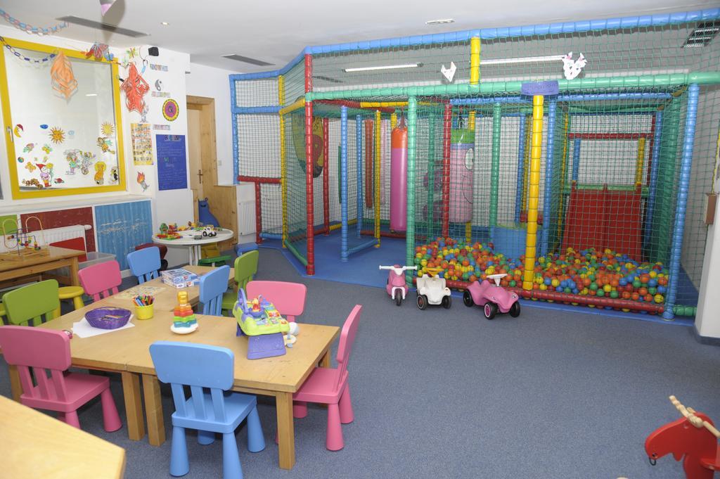 Kinder- Und Familienhotel Nockalm Innerkrems Exteriör bild